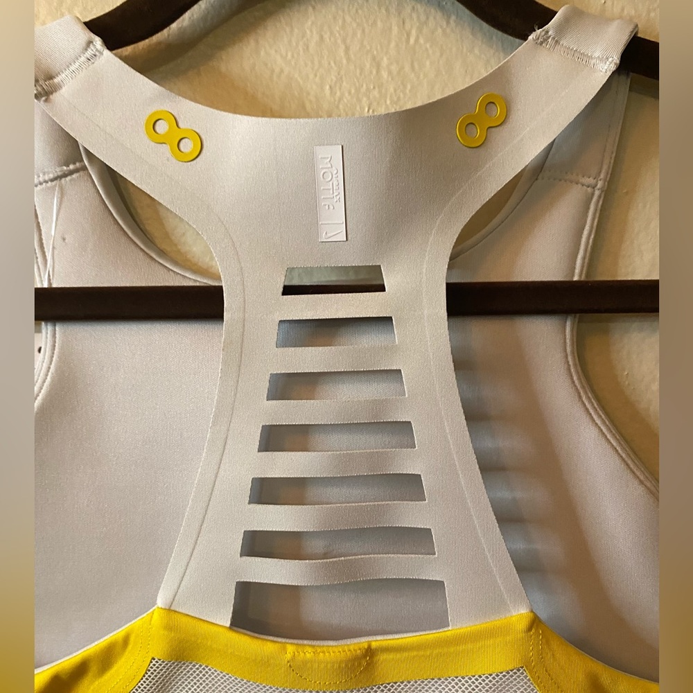 Nike AIR MAX Dri-FIT Swoosh Women's Cutout Sports Bra DM0631-012 Size SMALL - Picture 4 of 9